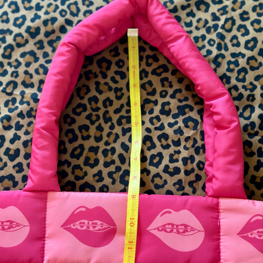 Pink Puffer Tote With Lips Pattern - Picture 7 of 8